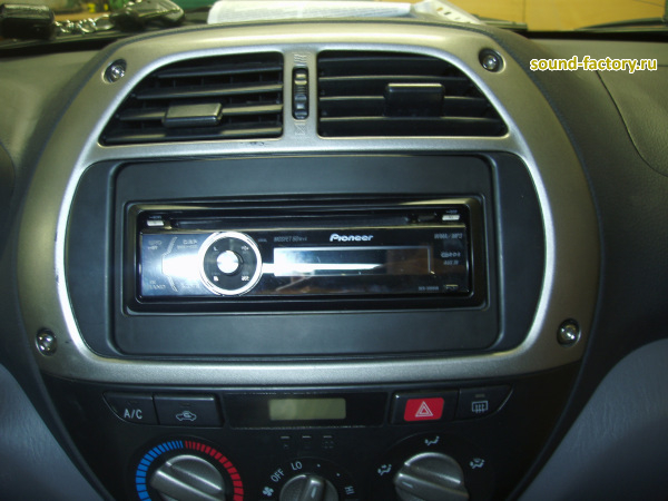 Уставновка: Автомагнитола в Toyota RAV 4 Установка: Автомагнитола в Toyota RAV 4